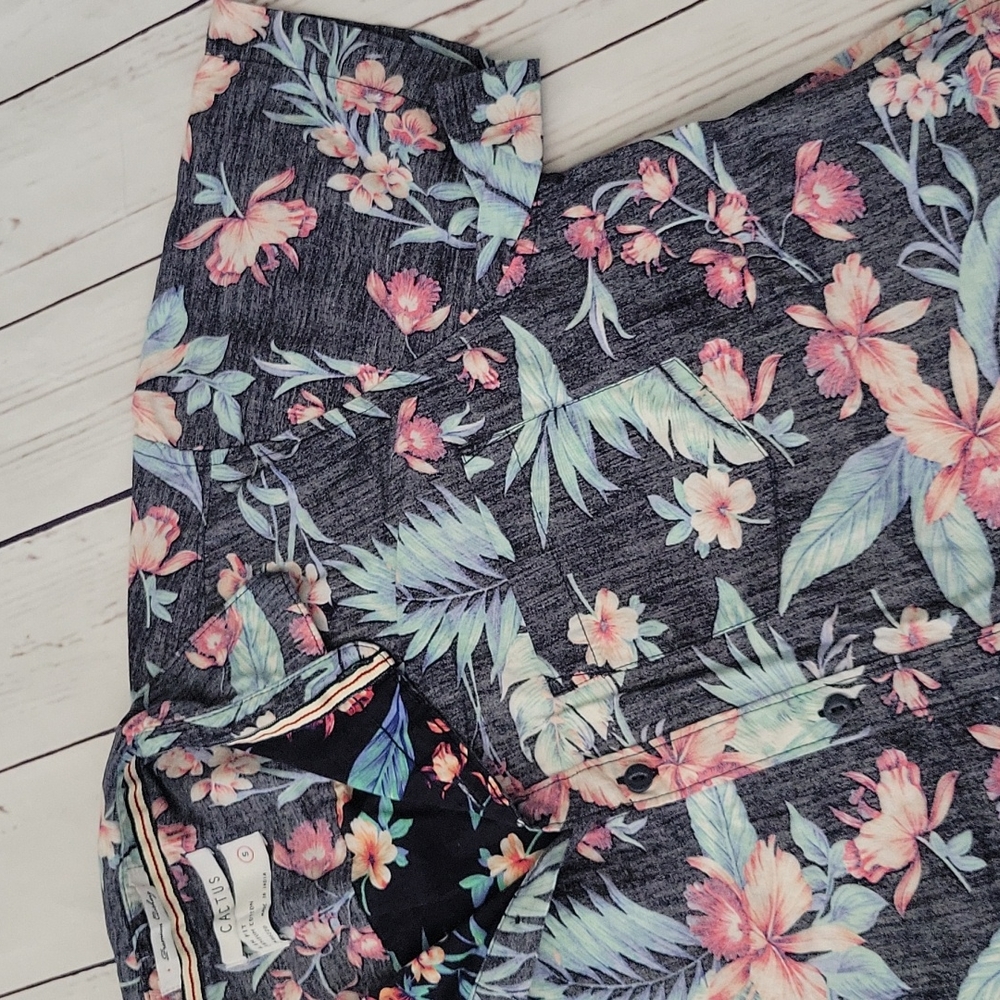 Cactus Floral  Print Button Down - Picture 4 of 8
